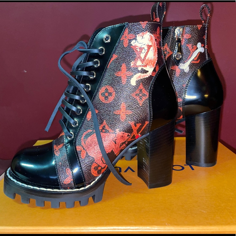 *SOLD* LOUIS VUITTON LIMITED EDITION SIZE 6